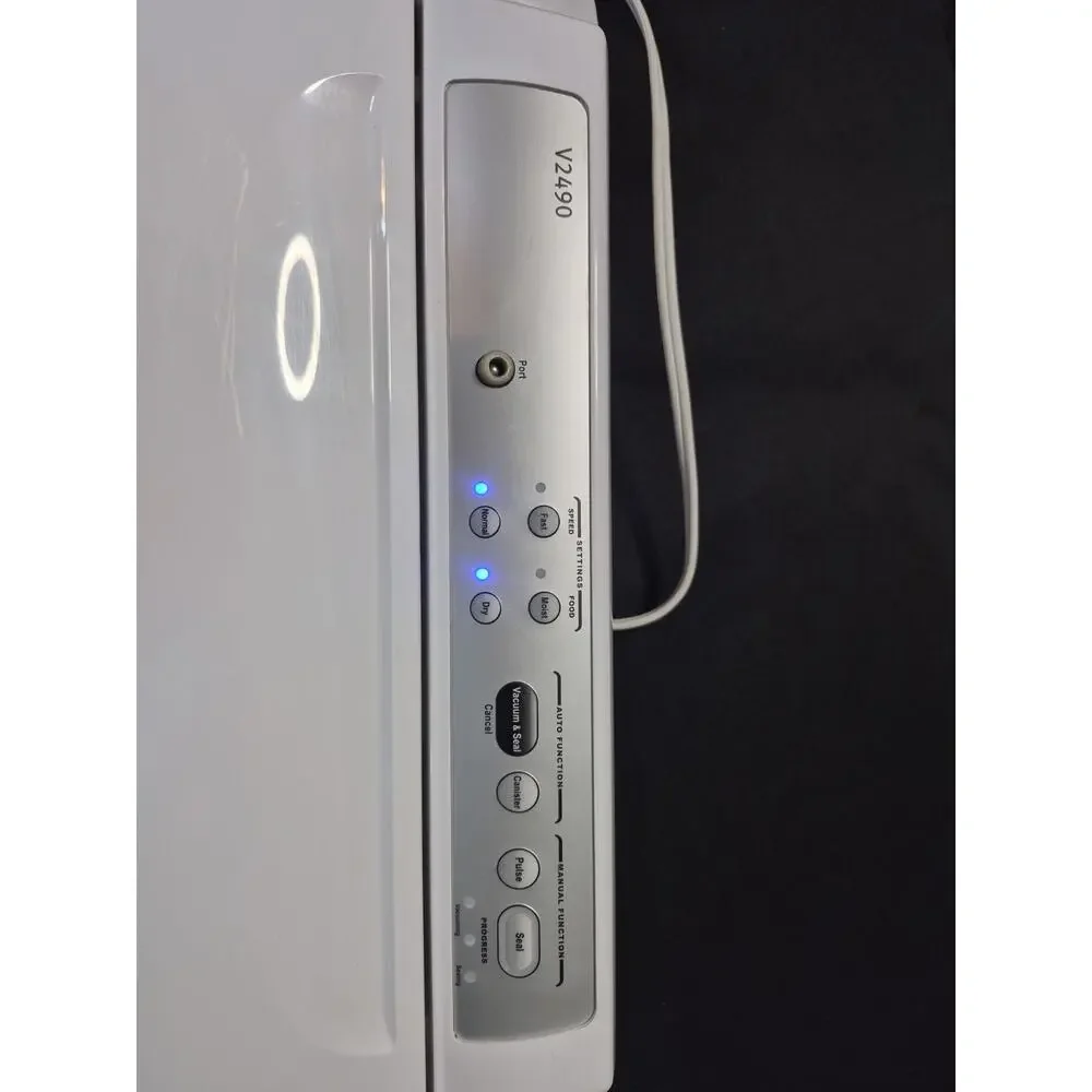 FoodSaver V2490 Advanced Design Vacuum Food Sealer System With Bags. Works Great